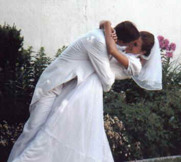 Amanda, Enoch, wedding, kissing, July 29, 2000